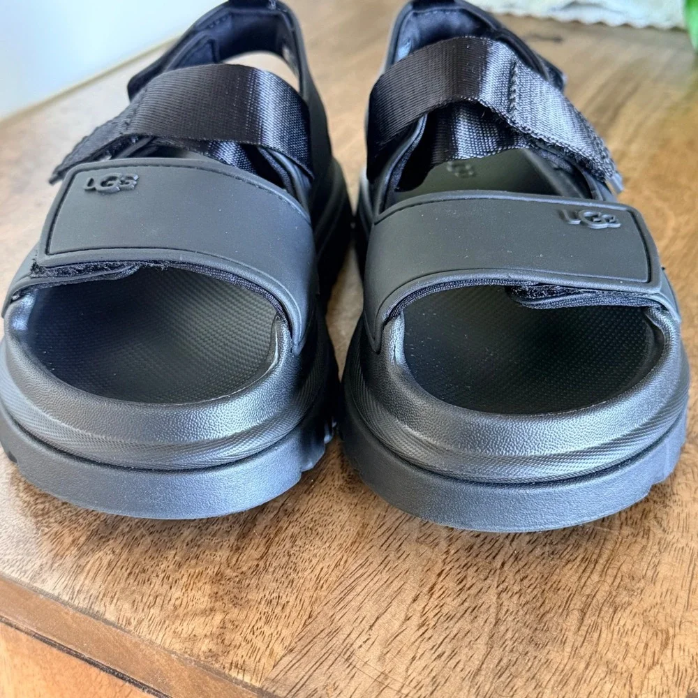 UGG GoldenGlow Sandal Kids 11 Black Sporty Water-Friendly Lug Sole Strappy Shoe